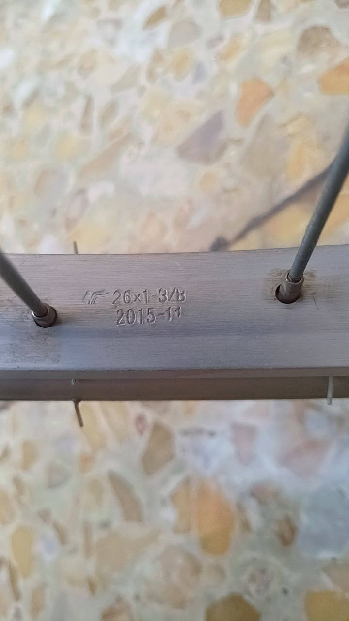 سلام عليكم
بايسكل للبيع مال حاويه جديد موديل 2015 اللشه بوري واحد الاصلي الياباني كير وحساس دفن 3 نمر يعني انسى شي اسمه عطل البايسكل يجي دبل بطيخه بايسكل جديد اي نقص ما بيه فقط التاير الامامي بنجر فقط 
السعر: 90 وبيه مجال 
للأستفسار: ***********
