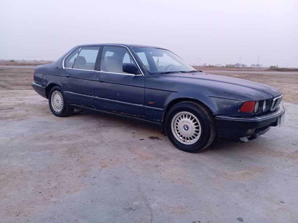 السلام عليكم 735موديل 1992 رقم بغداد تحويل مباشر مكينه كير مكفولات صدر امامي خلفي جديدمبدله تخم تاير جديد كهربائيات شغاله وبلاديه مكفوله من الظربه تبريد شغاله غرفتها حلوه ترايها يخبل السعر 32وبيها مجال اخوان اني مكلف بلنشر والله هاذ رقم راعيها ***********
