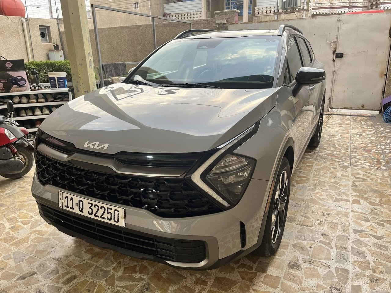 السلام عليكم
كيا سبورتج اكس لاين موديل٢٠٢٣ لون اسمنتي 
رقم بغداد بسمي ماشية 26 
مكينة 2500
بصمة 
بانوراما 
فول كشنات جلد كهرباء تدفئة 
شاشة كبيرة متصلة 
حساس امامي خلفي 
مانع تصادم
جنطة كهرباء
تشغيل عن بعد
تحديد مسار
حادثها جنطة مصبوغة وبارد بالباب خلف السائق
السيارة ( بدون ايرباك ) 
الباقي مكفول حادثها موجود بالصور 
الارضية مغلفة جلد يم الدلو 
السعر 235 بيع فقط بدون مراوس
*********** 
 مكانها بغداد الدورة
