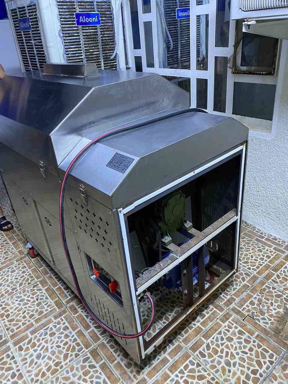 سلام عليكم مكينة تحميص
سعر جدا مناسب اخو البلاش 
***********
