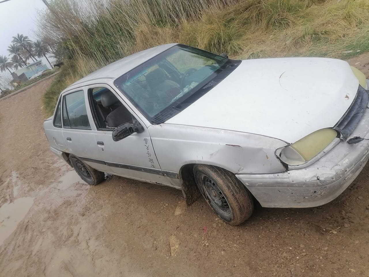 سلام عليكم ورحمة سياره لبيع سنويه صاقطه ٨ تشهر تقريبن موديل ٩٣ سعر ١٨ ورقه رقم تلفان *********** مكان العباره يم خرنابات
