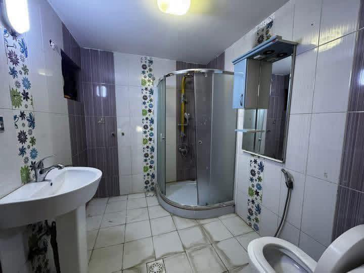 🔱 دار للبيـع في الكـرادة خارج 🔱

عنوان العقار 📍 الكرادة خارج مقابل نادي الهندية

♦️الـمـسـاحـه: 50 مـتـر

🔴 الــواجــهـه : 6 مـتـر

يحتوي على 3 طابق - صالة مطبخ غرف نوم عدد 4 ومجموعة

صحيات 

 ــــــــــــــــــــــــــــــــــــــــــــــــــــــــــ

الـمـهـنـدس عــمـر الــزيــدي 

***********  -    ***********

‎‏‎((شركة دار السلطان للعقار حيثٌ تَلتَقي الرُوٌية ,بلتَمَيٌز ))

❗️❗️ نسـتـقـبل العروض البيع الشراء والايجار ❗️❗️

بيع - شراء - ايجار - ادارة امـلاك - مقاولات عامة

‎‏‎📊كل ماعليك الاتصال أو المراسلة على الصفحة *ʲᵒⁱⁿ ᵘˢ*

‎‏‎الفرع الاول /عرصات الهندية مجاور فندق بلوم 

‎‏‎ الفرع الثاني /الـسـيـديــة الضباط مقابل افران الرباط

‎‏‎‏‎زبائننا الكرام بِكُم نَرتقي ونَتشرف بزيارتِكم ونَفتخر بخِدمتِكم ❤
