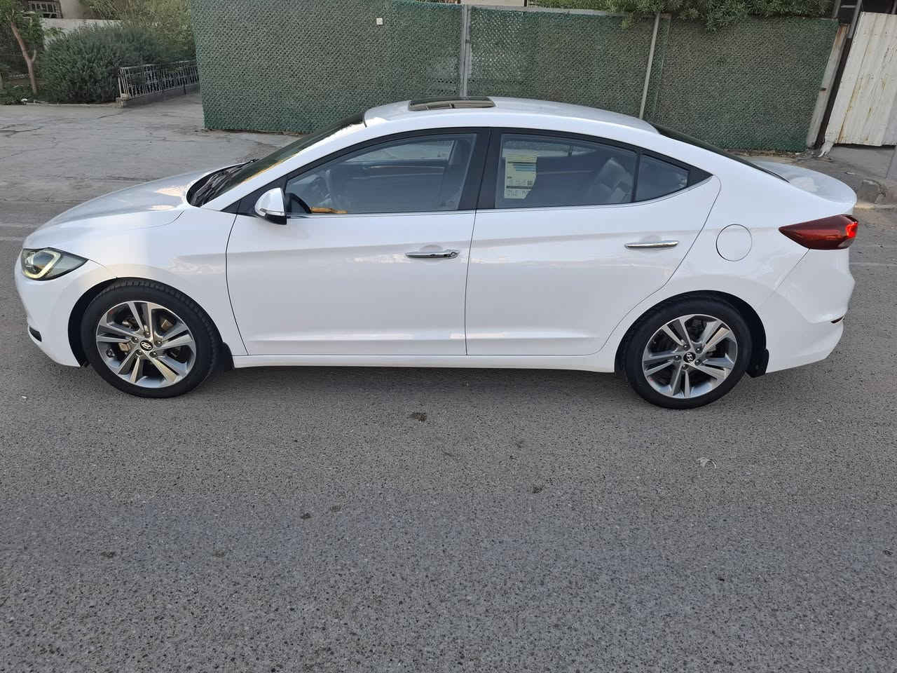 (للبيع او المراوس) 
النترا ٢٠١٧ خليجي فول مواصفات Vip استراد ايراني مواصفات خاصه ماشيه ٩٢ محرك وكير بلادي كفاله السياره نظيفه جدآ حداديه تخم تاير زنون عدسات  سونار مع الصور مكانه حي الأعلام بسعر ١٥٣
***********
