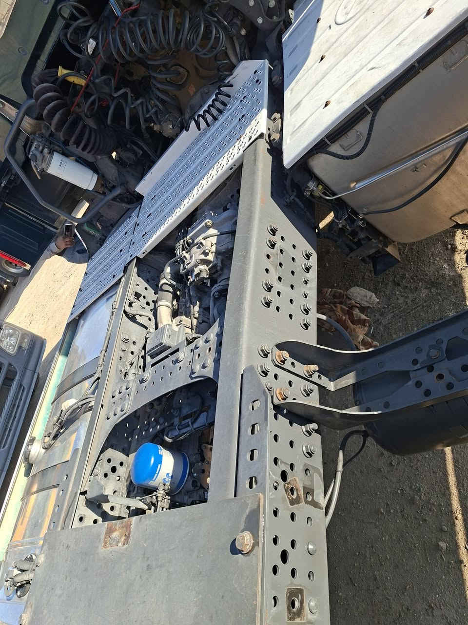 مرسيدس اكتروس وحش للبيع موديل 2017 فول مواصفات الحجم 1863 لون زيتوني دخول جديد تواجد معرض ابو قصي العسافي تجاره السيارات عنوان انبار رمادي 5 كيلو خط السريع رقم الهاتف ***********
