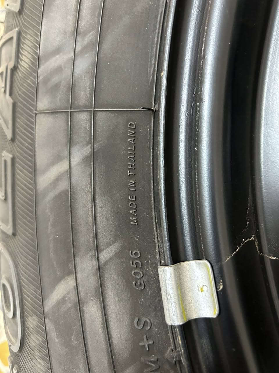 السلام عليكم توفر ويل  سبير وإطارات فور رنر ماركة يوكاهاما انتاج 23 حجم265/70/17 سعر السبير الواحدكامل 150 الف للتواصل*********** او واتساب مكاني بغداد يوجد توصيل إلى جميع المحافظات
