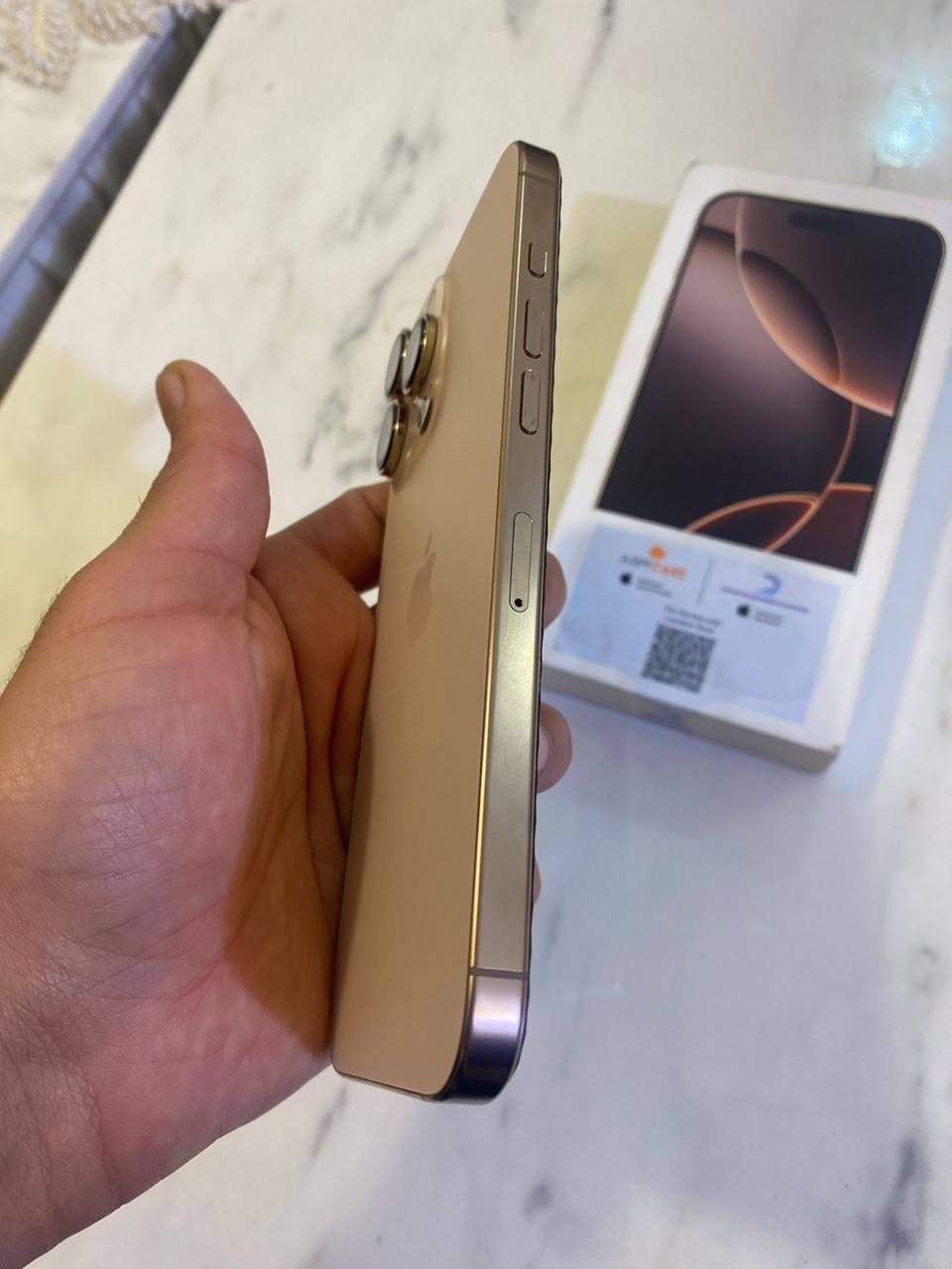 السلام عليكم ايفون 16 برو ماكس 256
نظافه 100 
ضمان ABM 
السعر 1350 
بطاريه 96
دورات الشحن 269 
السعر  1350 
المكان المنصور او حي الجامعه 
الرقم *********** واتس فقط
