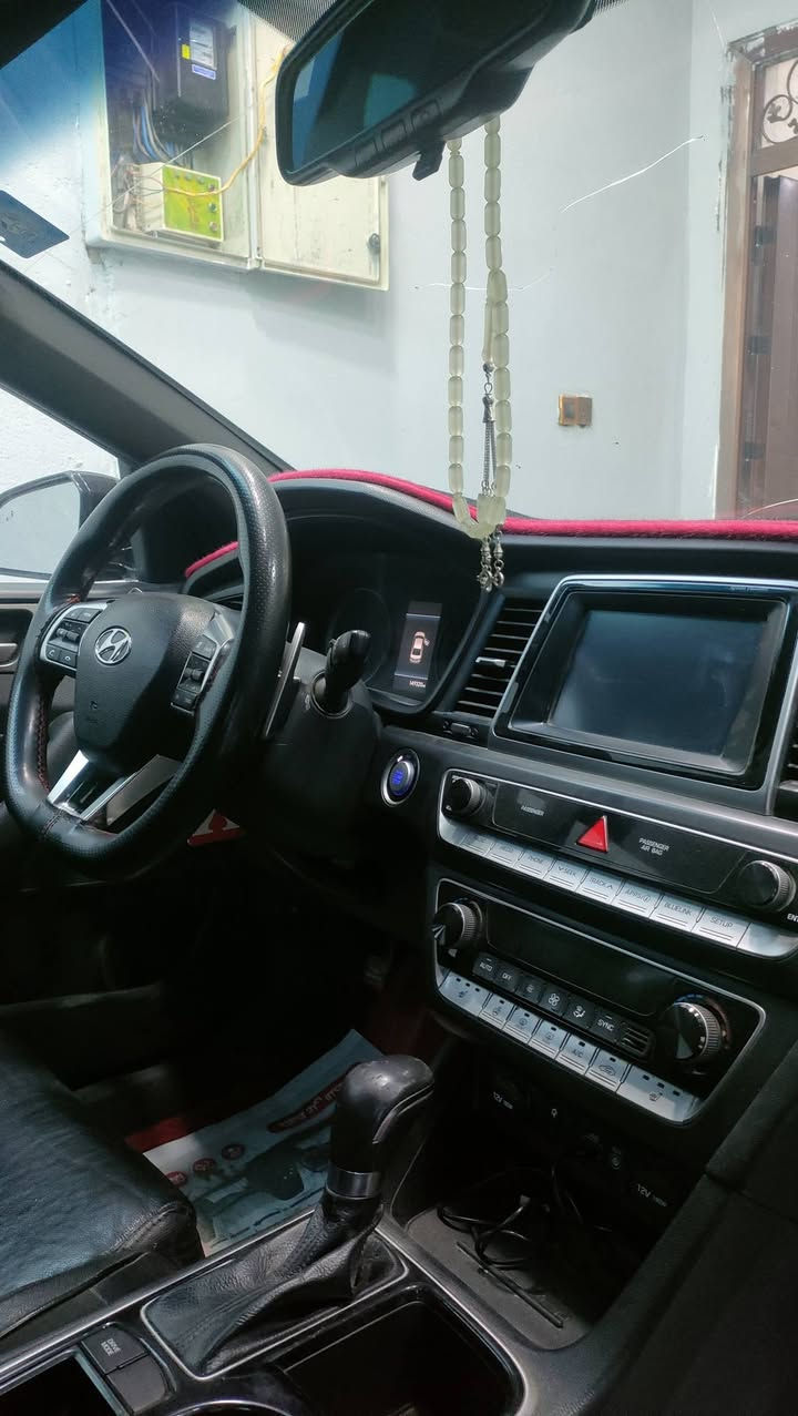 السلام عليكم
سوناتا 2018 امريكي  كفاله بدون حادث داخلة كلين 
لون: اسود 
رقم بابل انكليزي , بأسمي تحويل مباشر  
كشن جلد 
مكينة 2400 
تحكمات ستيرن ، رادار 
تخم تاير جديد 
باتري جديد 
سيارة تبريد تدفئة حداديه كله جاهز . 
العنوان/ النجف/ ناحية الحيدرية 

السعر :: 148 ورقة وبيها مجال

للاستفسار: ***********
