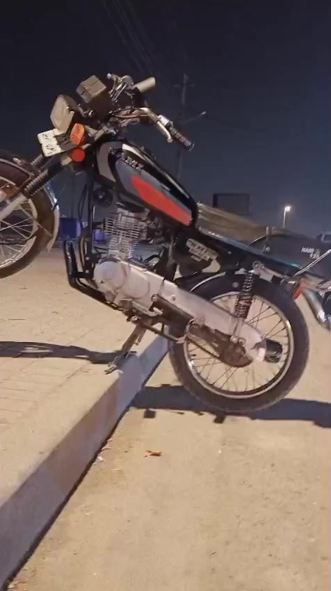 السلام عليكم دراجه ايراني شلامجه موديل 2024طلعتهه من الوكيل قبل 4اشهر 2026سعرها مليونين و150وبيهه مجال اللوحه اربيل رقم وسنويه عنواني البصره الدراجه كفاله عامه  ***********
