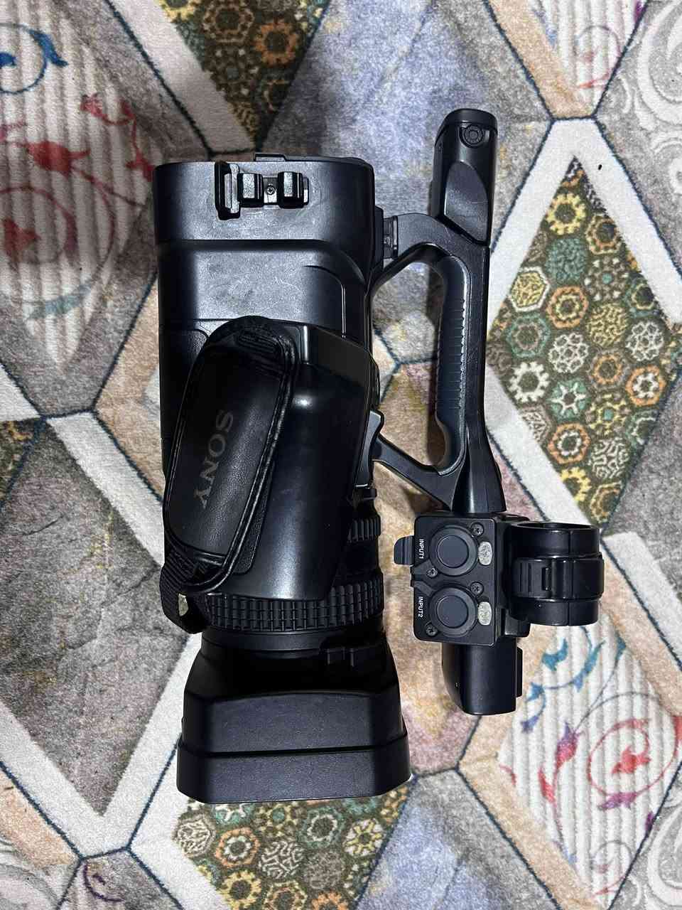 كاميرة سوني للبيع
تصلح للبث المباشر وشغل القنوات
تحتوي على منفذ BNC و HDMI
نظافة 85‎%‎
للتواصل
***********
