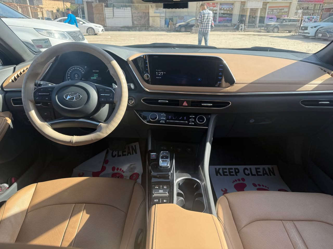 السلام عليكم 
سوناتا 2023 limited فول فول للاخير 

محرك : 1.6t تيربو اقتصادي واعتمادي

گير : 8سرعات DTC دبل كلج

الضرر قبق جنطة فقط ومبدل نفس لون اصلي بدون دواخل
السيارة بدون اي نقوصات بدون مصرف جاهزة من كل النواحي وبدون اي مشاكل

مواصفات السيارة :
-لايت ليد وعدسات٣ خاص بفئة الـ limited
-داخل مشمشي ومطعم باسود لون مميز 
-مقاعد كهرباء وميموري
-كراسي الامامية كهرباء
-مقاعد تدفئة وتبريد
مقاعد جلد نابا طبيعي- 
-تدفئة ستيرن 
-شفتات بالستيرن
-بانوراما 
-اضائة داخلية 64 لون متغير 
-شاشة ترفيهية كبيرة وازرار لمس
-عدادات شاشة الكتروني
-اربع وضعيات قيادة( sport-smart-normal-custom )
-شاحن وايرليس
-اوتو هولد 
-كامرات 360 درجة محيطية
-كامرات مع الاشارة 
-رادار جانبي ورادار خلفي ورادار امامي ومحافظة على المسار
-مثبت سرعة متفاعل
-داتا شو 
-تبريد قطعتين 
-شاشة تبريد وازرار خاصة للتحكم بالتبريد
-تشغيل عن بعد وتحريك السيارة عن طريق الريمونت 
-ويل حجم 18 سبورت
-نظام صوتي Bose محيطي 16سماعة
-اوتو هولد
-تنبيه تصادم
-فتح صندوق الجنطة تلقائي عندة الاقتراب 
-اوتو بارك

وهواي مواصفات بعد معروفة الاعلى فئة بالسوناتا 

السيارة مرقمة معوقين قادسية وكالة عامة
سعر السيارة ١٩٥ وبيها مجال بسيط 
للتواصل خاص او على الرقم :*********** ديوانية, القادسية
