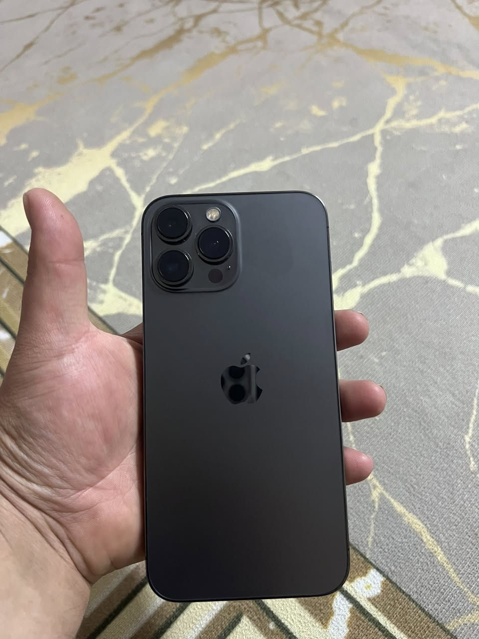 ايفون 13 برو ماكس للبيع :- 
لون اسود نفطي مميز 
ذاكره 256 
بطاريه 85 
شاشه 3 خيارات 
فيس ايدي شغال 
نموذج M 
شاصيه كفاله حت من الزلغ
الجهاز عله ايد وحده من وضع الشركه الحد هسه وحيل  نضيف مستبدل فقط شاشه نوعيه ممتازه وهاهيه باقي الجهاز كفاله عامه من كلشي السعر 425 العنوان بغداد الكرخ وعندي توصيل للكرخ بس 
اخوان مكلف بل نشر لحدد يطب خاص الشراي يتفضل واتساب لو عل رصيد 
***********
