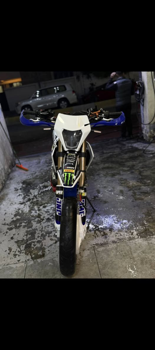 سلام عليكم
للبيع قفاز CRX الأصلي حجم 42
حجم المحرك 350 cc 
4 ولف شلعه ومعدل فول 
عقل رياضي فصله السرعه الحقيقية 170
***********
