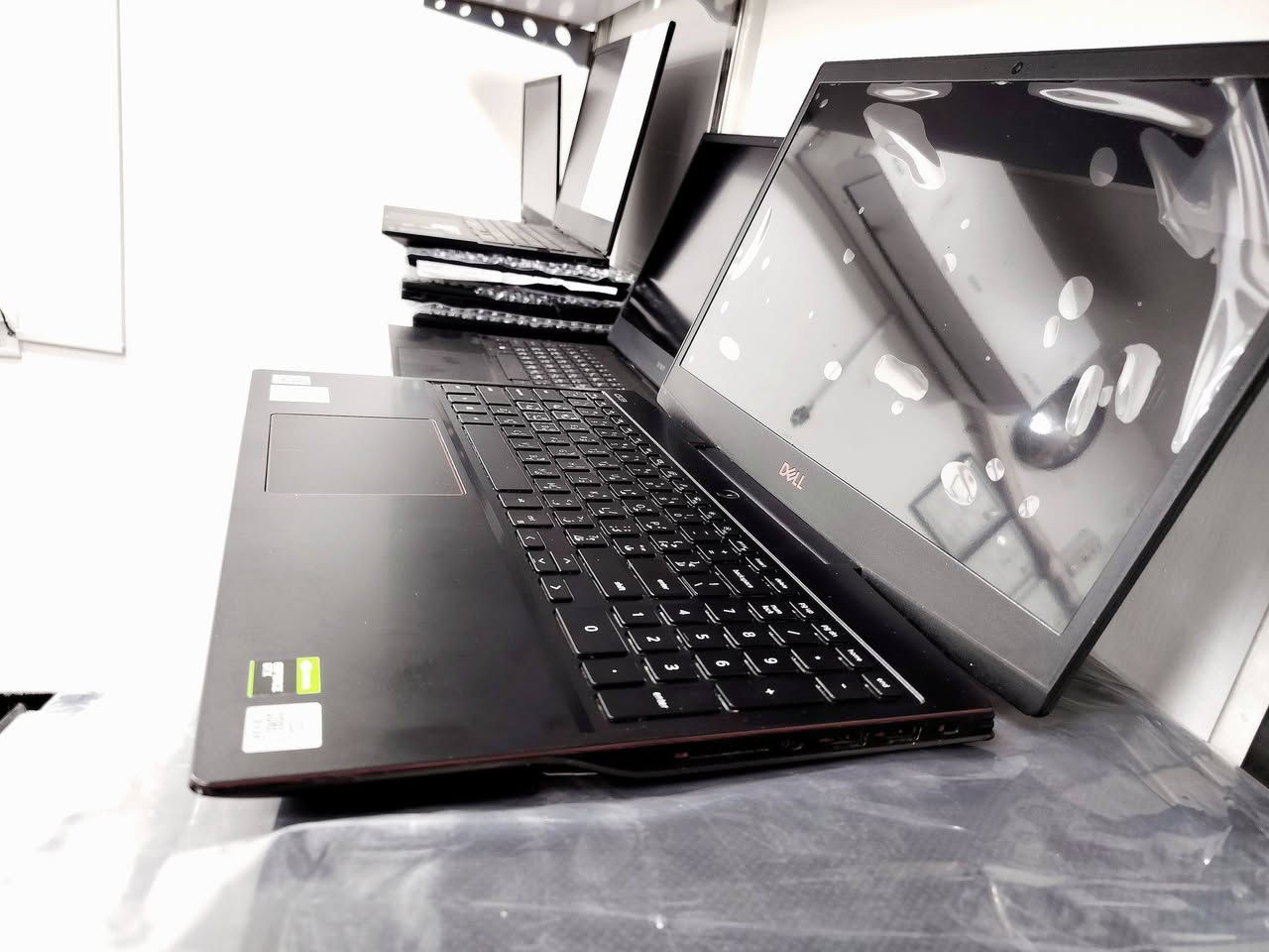 عروض النااار 🔥🔥⚡ 💥💭💭💥
لابتوب دل G3 من فئة  الجيل العاشر عشر ورام 32   كيكا  و كارت شاشه داخلي ١٦ كيكا  و وكارت شاشه خارجي 6   كيكا نوع RTX 

💭 مواصفات اللابتوب⚡⚡⚡⚡ ⬇️

Dell G3
Core i7-10 H♦️
Ram32  DDR4 
 Hard Disk 512 ssd M.2 NVMe 
INTEL UHD Graphics - 8 gb
RTX 1660 - 6GB
15.6 inch FHD
windows 11 Pro

لابتوب Dell G3
كوراي سفن - الجيل العاشر عشر فئه H
رام: ٣٢  كيكا 
هارد: 512GB كيكا - SSD
كرت شاشه داخلي 8 كيكا
كارت شاشة خارجي ٦ كيكا نوع RTX   - 1660
حجم الشاشه 15.6  انج 
كيبورد ضوئي - ليزري ( عربي - انكليزي)
السعر: ٩٥٠  الف دينار فقط.

🎁🎉  الهدايا والملحقات 🎉🎁

♡ حقيبة
♡ ماوس 
♡ شاحنة 
⭐️ يوجد توصيل لجميع محافظات العراق 🚚
♡ 5 ألف لبغداد.
♡ 7 ألف لجميع المحافظات.

📝 للحجز والاستفسار، 
يرجى التواصل معنا عبر ماسنجر الصفحة
او عبر الواتساب: ***********
🤝 مركز نانو تكنولوجي 
لبيع وشراء اللابتوبات المستخدمة في العراق
العنوان: بابل - المحاويل - حي الاسرة 

ضمان من اي عطل لعشرة أيام لجميع القطع.
