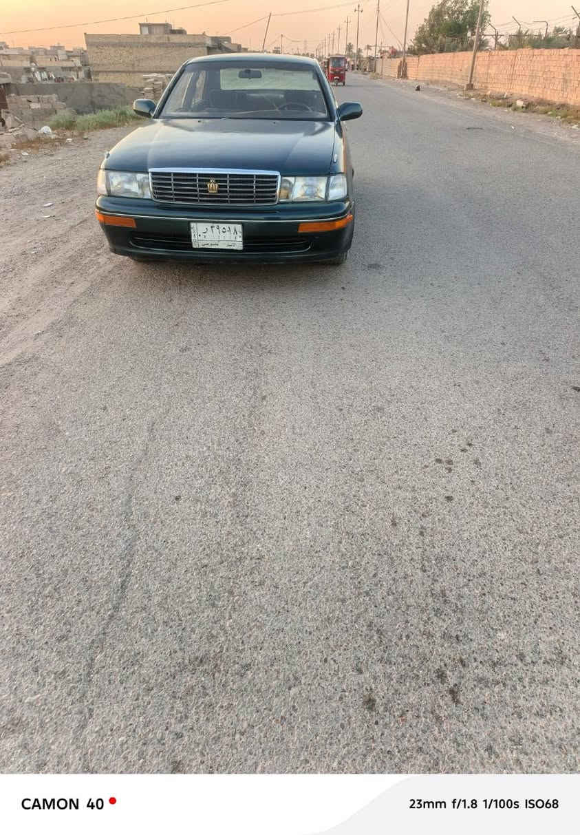 للبيع بطه متصل لون زيتوني موديل 91 رقم انبار مشروع وطني سنويه جديده هاتف *********** السعر 38$ مصبوغه للجماليه مكفوله من الضربة ونقل جثه ولكص محرك 2500 مكفول مع الكير  كهربائيات كله شغاله  دواخل نضيفه كشنات كهربائي بجم  مازدات وسكنات ولبكلايت كله جديد تخم تاير مكاني بغداد
