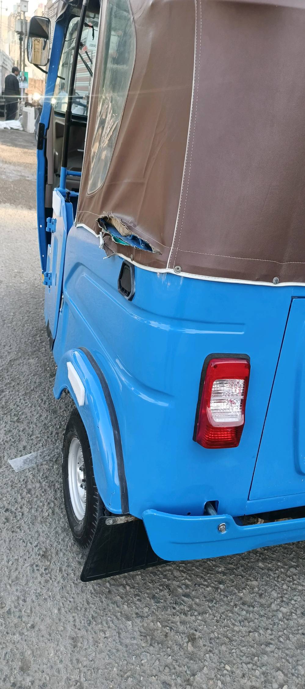 تكتك 22 شهر 9 مرقم كربلاء تحويل ثاني يوم بأسمي
بيها ضربة فوك الجاملغ الايسر ومعدلة ع حار يعني معجون وصبغ ما مبينة التكتك خير من الله ربع مذب عليها گبل للشارع
  مكاني كربلاء حي النضال التكتك نصبة حلوه وشوفت عينك واحلا من الصور ما تعجبك الله يسهلك بغيرها
***********