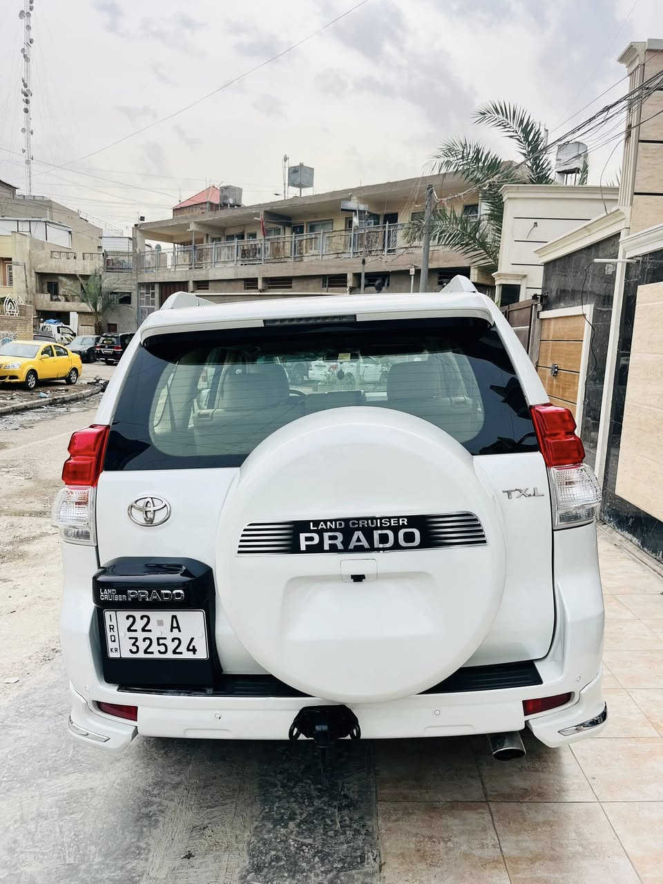 للبيع ابرادو 2012 السياره بدون صبغ بيها  جاملغ اليمنه والبند. على كد طخه بسيطه السياره  كشنات جلد اربعه سلندر مري شفط اشاير بلمري حساسات خلفيه. او امحدثه 2016 العنوان بغداد شارع فلسطين  وكاله  تحويل  اني حاضر. السعر المطلوب 215  او بيها مجال بسيط الاستفسار. على ***********
