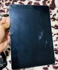 ايباد 10برو ذاكره 64 بطاريه ماعرف اطلعه  بس شحنه كلش زين  مستعمل فقط د...