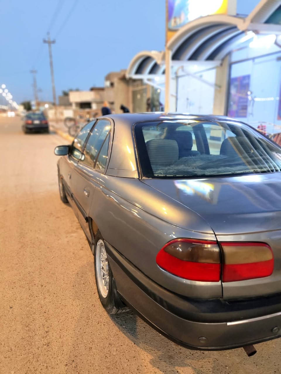 السلام عليكم
أوبل بزون للبيع أو  مراوس 

1996💥

محرك  ؛كير بطه :2500💥

صدر امامي خلفي نضيف ..

سنويه ال 29

داخل نضيف 💥

سعر ,45💲
***********
