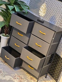 خزانة دروج من القماش والحديد بثمانية دروج، لون رمادي مع مقابض خشبية مت...