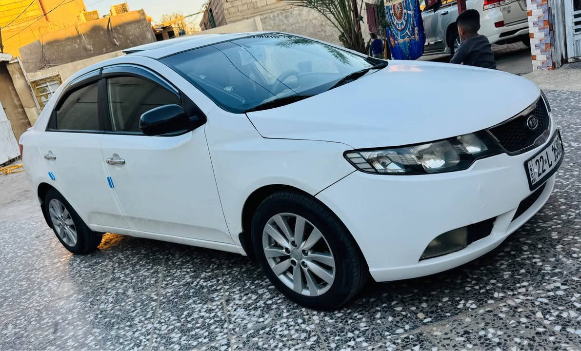 للبيع *********** السعر 91 سيراتو خليجي موديل 2011 رقم  أربيل دولي محرك 1600دوش فول مواصفات 1/1 فتحة بصمةشفتات مري شفط شاشه كامره حساس امامي خلفي بيها صبغ 3قطع ونص سونار مرفق بدون دواخل السيارة كير ومحرك جدد حداديه جديده تخم تاير جديد تبريد ثلج السعر 91 مكان السياره كربلاء المقدسة كربلاء, العراق
