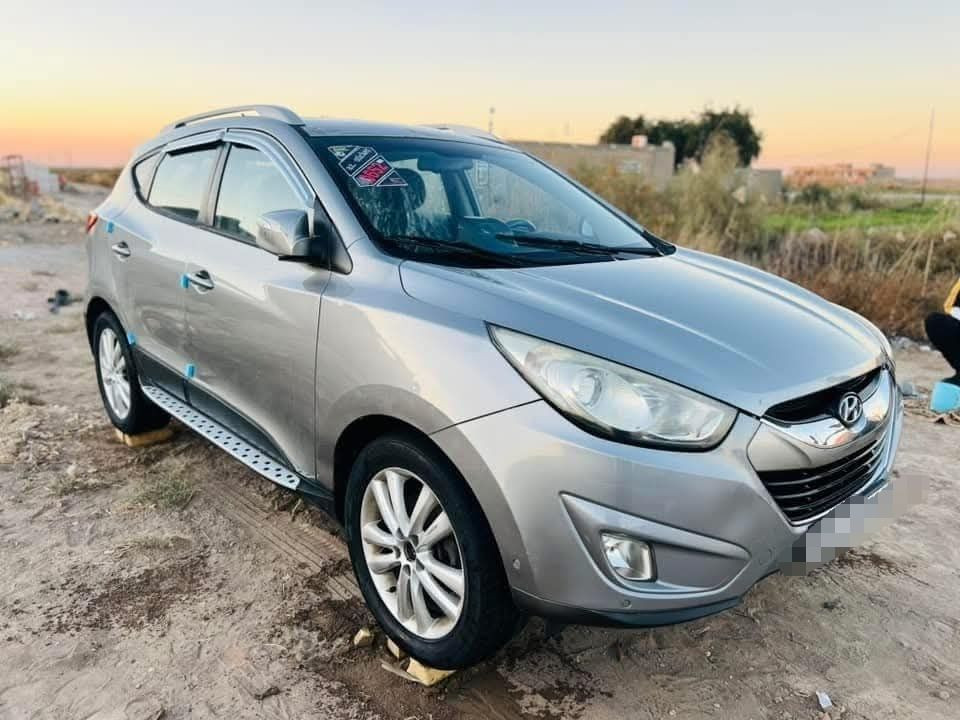 السلام عليكم ورحمة الله وبركاتة 
توكسان ادوات كصه جنطه
متوم وجاهز شغل مضبوط
موديل 2014
اللون فيلي
محرك كاز 
السياره جاهزه للاخير ما ناقصه برغي شرط
كير مكينه حداده تخم تاير كارتون
السياره حلوه وجاهزه مال جناي
كفاله من الشخط
شاشه 
تبريد
تدفئه
مضخم صوت
جام اوتو
نظام ايكو 
للاستفسار ***********
العنوان ناصريه 
السعـــــــــر 50
