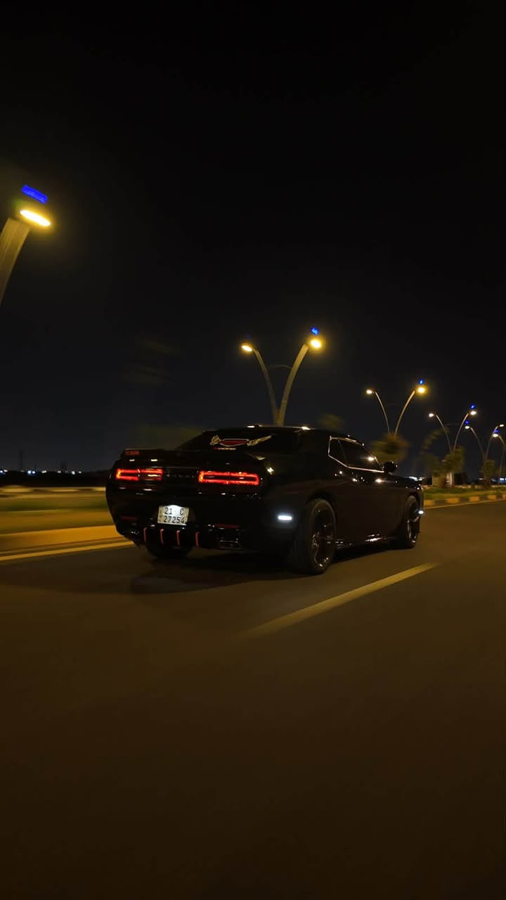 جالنجر 2015 sxt مواصفات : شاشه كبيره :تحكم ستيرن : مثبت سرعه : كشنات كهربائي سياره نضيفه جداً حداده 100/100 تبريد ثلج كلشي جاهز اي نقص ما بيها 

حادثها بجم 

داخل برتقالي جديد دوشمه اربيل 
الرقم سليمانيه راعيها بلبصره 
الاتصال على الرقم *********** 
السعر :137 وبيها مجال 
مكان البصره
