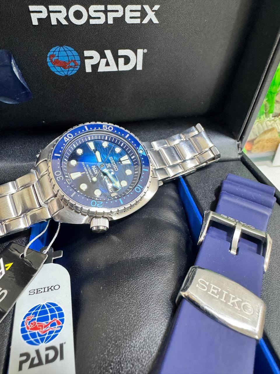 سيكو اصلي وكاله شرق اوسط
غواصين ٢٠٠ متر - قطر ٤٦ ملم 
زجاج زفير - طوق سيراميك متحرك - قفل بحري 
مستخدم كم مره بحالة الجديد مع كافة الملحقات 
السعر 370$ 
مكاني بغداد ومتوفر توصيل


**إذا كنت صاحب هذا الإعلان وتريد حذفه لأي سبب، رجاءا أرسل رسالة إلى الدعم الفني**