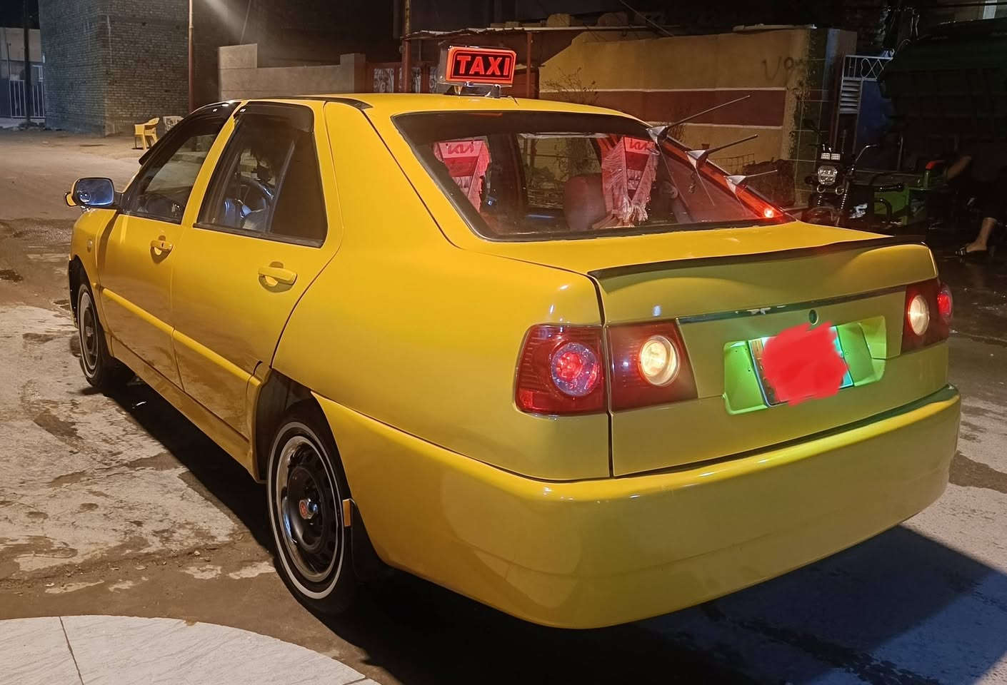 سلام عليكم ورحمة الله وبركاته
شيري كوين 2011 السعر 38 وبيها مجال 

السيارة خير من الله 

مبدل بيها جاملغ الأيمن  ومصلح بيها البنيد

السيارة صبغ عام للجمالية اي نقص مابيها تايرات جدد صدر جديد مشط استيرن جديد تبريد شغال السيارة محورة كورلة أوتوماتيك فقط بيها شغلة وحده مرات من احرك اتصير طبه عندي بس كمشي وتنمير كير خير من الله وللاستفسار اكثر رقمي بيه واتساب اسف واعتذر ع الاطالة  ***********
