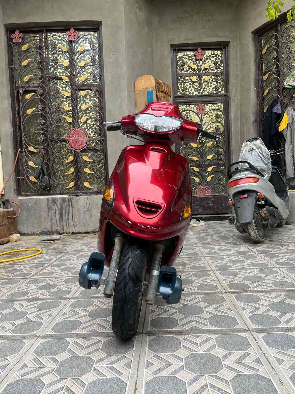 دراجه فراشه للبيع كفاله عامه كل نقص مابيه مجفته ولفات مراه واحده نضيفه دراجه للبيع  سعر 300بيه مجال بعد رقمي للتواصل ***********
