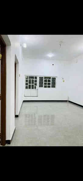 #بيت_للايجار العنوان 📍 حي الجزائر شارع ضغط العالي مساحه 120م
يحتوي ع غرفتين وصاله ومطبخ وصحيات وستقبال ومارمه 
 #للاستفسار 
***********
