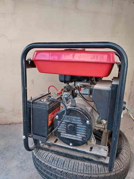 سلام عليكم للبيع مولد كامه 5KV كاز جديده مشتغله 8 ساعات فقط سعر 800 وبيها مجال بسيط مكاني ديالى
***********
