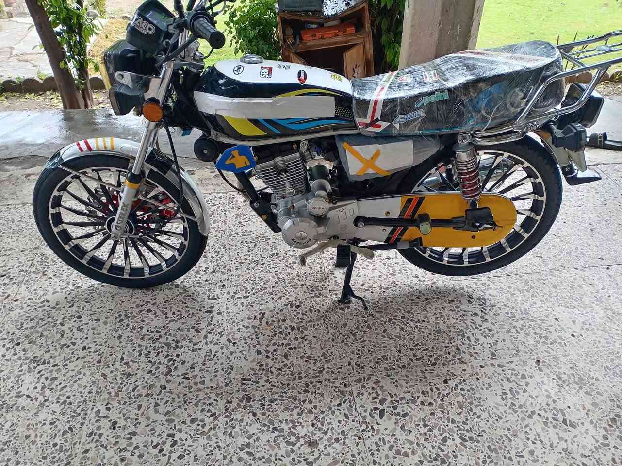 السلام عليكم
موطور ايراني سولنك موديل 25محرك 200 كلشي شغال  موطور كامل من كلشي السعر 800بيها مجال بصيط العنوان الصقلاويه 

***********
