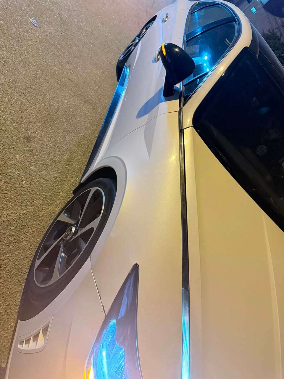 🛑 سوناتا مديل 2022 فول لمتدد
🛑 رقم بغداد  الجديد حره بأسمي 

مكينه كير تبريد حداديه ودواخل بل كارتون جدد السياره بعتباره زيرو  حادث فقط بنيد بدون واخل +جاملغ بارد 
يوجد صور السونار و رقم الشاصي 
  ( دهن كله أمزويا الأصلي أبدل)
 
(السعر 182 وبيهه مجال قليل)
     *********** الأستفسار 
         المواصفات 👇
           
1- محرك 1.6 تيربو 
2- كير أوتوماتيك 8 سرعات.
3- بصمة بالأبواب وتشغيل زر.
4- تشغيل السيارة عن بعد من الريموت.
6- شاشة حجم كبير 10.25 إنج.
7- عدادات رقمية 12.3 إنج.
8- كاميرا 360 درجة.
9-كاميرات بالنقطة العمياء تظهر داخل العداد.
10- نظام صوت Bose.
11- شحن لاسلكي للموبايل.
12- شاشه أبل كار بلي بلا
13- فتحة سقف بانوراما.
14- مقاعد جلد بلاد
16- تدفئه مقاعد أمامية وخلفية.
17- تدفئه ستيرن 
19- مثبت سرعة راداري ذكي.
20- الحفاظ على المسار تلقائياً.
21- فرملة طوارئ أمامية.
22- تحذير حركة خلفية.
23- حساسات أمامية وخلفية.
24- إضاءة LED كاملة.
25- الحركات المخفية:
26- إذا ضغطت مطول على فتح السيارة تنزل الجامات.
28- الكرسي يرجع لورى تلقائياً عند إطفاء السيارة لتسهيل النزول.
29- المرايات تنغلق تلقائياً عند القفل (حسب الإعدادات).
30- تعرض صورة السيارة 31- والكاميرات عند الاقتراب من عائق.
31- إذا شغلت الإشارة اليمين أو اليسار تظهر الكاميرا الجانبية بالعداد.
32- تنبيه إذا نسيت طفل أو غرض بالمقاعد الخلفية.
33- تنبيه إذا السيارة اللي قدامك مشت وأنت واقف
