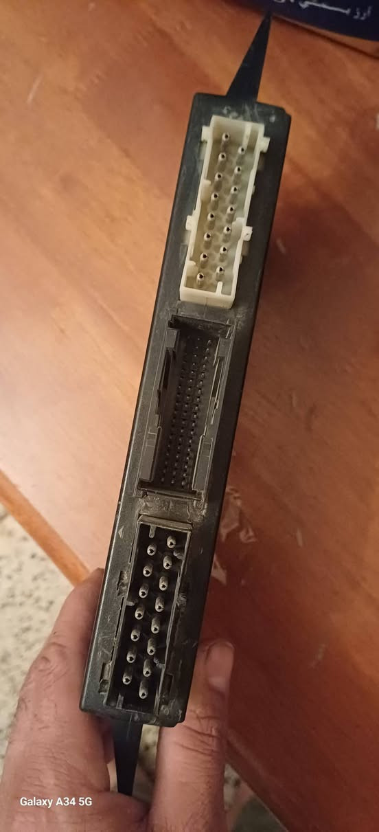 سلام عليكم للبيع بطاين مال باب طويل وباب خلفيه طويل 
وسستم تجعيل مال ٥٠ تريشه وقاعده رقم مكاني بغداد ***********
