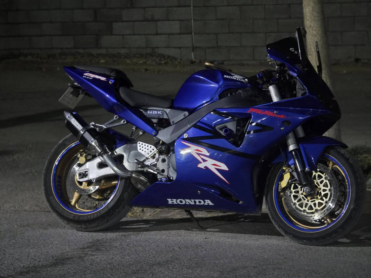 سلام عليكم 
دراجه دڤل 954للبيع 
دراجه معمره كامل 
صبغ جديد
تايرات جدد تاير خلفي 200
صبغ حراري درجه اولى 
دسكات امامي خلفي جديد
المحرك مفتوحه 
وياهه كامره 4Kاصليه مال امزون
عليهه صالنصه بلاديه نص كاتم
الدراجه حلوه ومتعوب عليهه 
بيهه جك جكه خفيفه وابد مامثره ع محرك ترايك وين ماتريد 
دراجه وياهه خوذ اصليه 2وهيه وسماعاتهم 
وياهه بدلات شتوي وصيفي كاملات 
وياهه قمصله ماركه كلهن درع بلكامل 
كلهن شلع ويه دراجه 
سعرهه 18$وبيهه مجال بسيط ولو هذه مو سعره 
ملاحضه الدراجه بدون رقم 
بيهه بلاستك قبغ شوته نقص طارت عندي بلمشي
مكان الدراجه ديالى (خانقين)
***********
