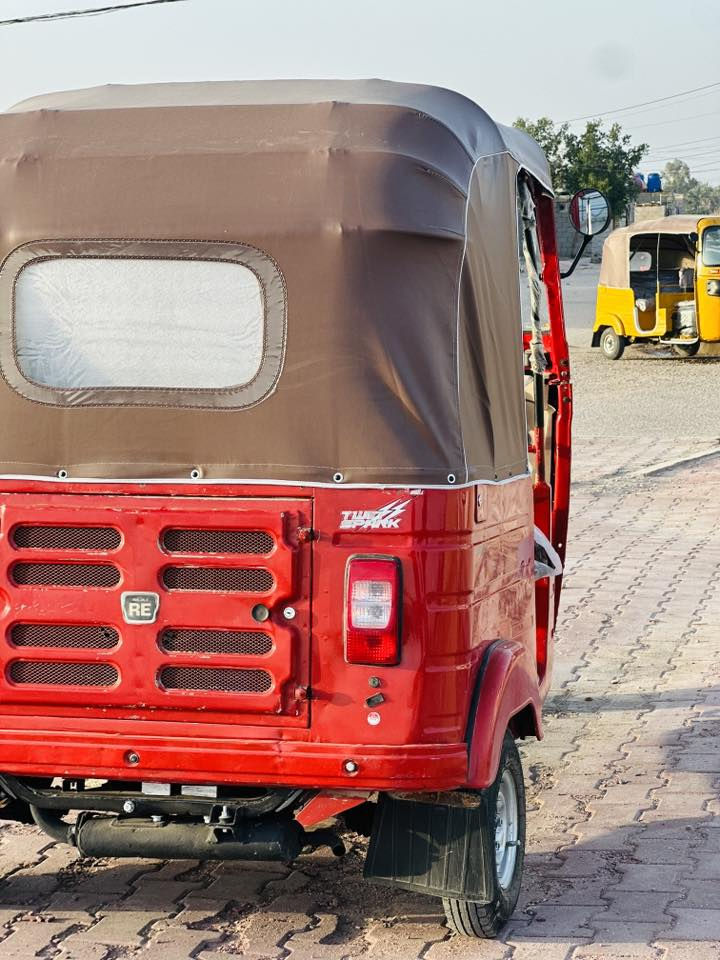 سلام عليكم لبيع ١٩شهر٦وكيله شاكر تكتك مالت عيشه كشره مكفوله بيه طخات قليله سعر٤٧٠٠ وبيه مجال شراي ينتصل***********
