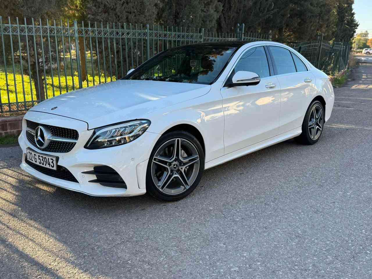 السلام عليكم 
نوع سيارة : ميرسيدس بينز 
موديل : ٢٠١٩
حجم : C200
سيارة خليجي شركة BCM 
ماشية : ٩٢ الف كم 
مواصفات : فول فول داخل احمر بيلادي -بانوراما-بودي AMG بيلادي -كشنات جلد هيتر ميموري-لايت ليد زينون-٥ كاميرات-حساسات-بردات بيلادي-يعني فول 
سيارة بدون صبغ حتى دعاميات شرط فقط شبر تعديل جاملغ خلفي 
سعر : ٢٦٥ ورقة 
*********** أربيل, العراق
