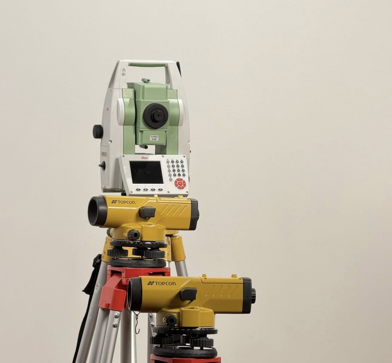 لايكا 09 بلص
دقة 1 ثانية 
ليزر 500 متر
دبل شاشة 
انتاج 2015 
السعر شامل ركيزة و مسطرة
6900$
---------------------
لايكا 06 بلص 
دقة 2 ثانية 
ليزر 500 متر
السعر شامل ركيزة و مسطرة
5700$
العنوان مكتب الأحتراف الهندسي 
بغداد فلكة نفق الشرطة 
للتواصل السريع :***********
