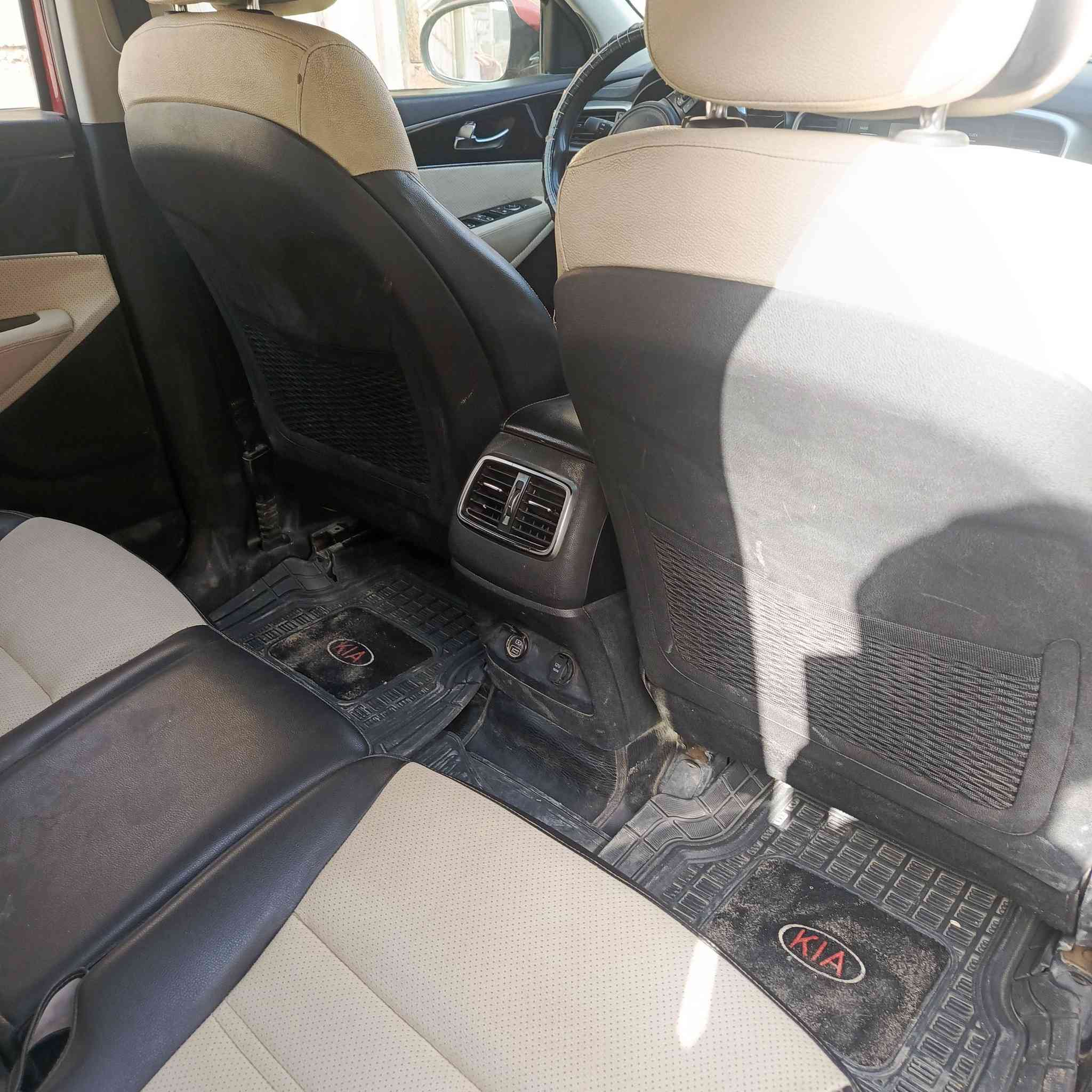 سياره موديل 16سورنتو محرك 2400تبديل بيه باب السائق ترجيع شركه ورشات صبغ قليله سياره خير من الله كير حداديه محرك مكفول السعر 150وبيه مجال قليل حك الجيه الاتصال ع رقم ***********او ع الفيس
