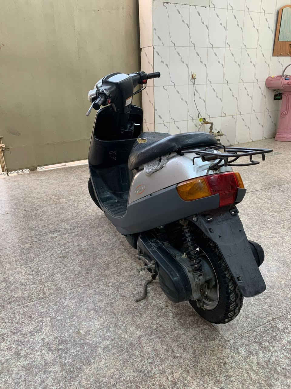 سلام عليكم شباب 
بتره خطين قفل اكسن للبيع
الدراجه جاهزه من الطول للطول كله شغاله سفل هندر ما مفتوحه دراجه مال حاويه شرط بيه بس ترايش تجاري الباقي كله اصلي 
المكان ناصريه مركز سومر 
السعر 350 وبيه مجال بسيط رقم الهاتف ***********
