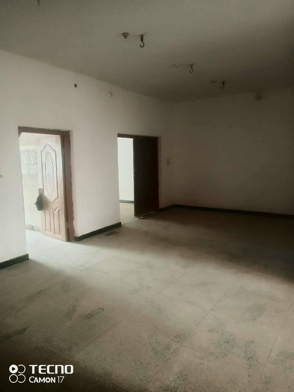 #دار_للبيع طابو صرف الموقع في حي الوحده قرب مدرسه الجماهير ، خاصة مع عرض الشارع كبير. مواصفات المنزل تشمل:
- المساحة: 245 متر مربع.
- التصميم: طابقين.
- الغرف: 4 غرف نوم.
- الصالات: صاله/استقبال
- المطبخ: متوفر.
- الحمام:2 حمام
- إضافات: كراج وحديقه. 
———————————————————
🔺#للاستفسار مراسله واتساب ع الرقم او اتصال مباشر
*********** 
—————————————————————
*ملاحظه السعر 160 مليون *تم ترميم المنزل قبل فتره
