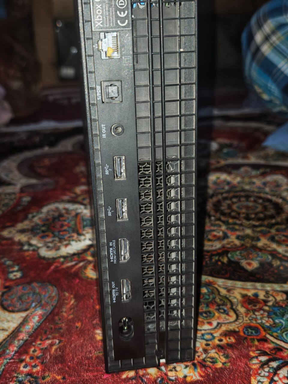 السلام عليكم
اكسبوكس وان اكس 
الجهاز نظيف. 

يجي وياه الجوستك الاصلي مع بطارية. الجوستك مابيها اي خلل. فقط الاتجاه الايمن شوي دايس بس مايشكل ومايأثر.  سعر 170 الف 
مكاني بغداد حي الرئاسة. الجهاز اوربي نظيف حيل.


**إذا كنت صاحب هذا الإعلان وتريد حذفه لأي سبب، رجاءا أرسل رسالة إلى الدعم الفني**