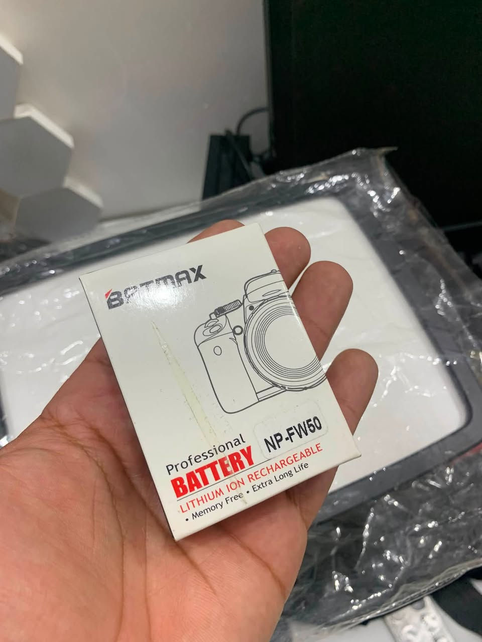السلام عليكم تصفية 
مانع اهتزاز moza mini P  6400-zve10 كانون كله يتحمل
بطاريات سوني خمس قطع  6400-zv-e10 a7ii 
كراب بطاريات سوني a7ii-a7sii-a7rii
ادبتر كانون m-ef
سوفت بوكس قياس 60*80
اضاءة مستمرة شحن و بطاريات قطعتين 
ستاند كامرة 
كيبلات توصيل لل رونين كافة الأنواع موجودة 
بلاطة رونين 
غلاف حماية a7iii مارك 3
تريكر مرسل و مستقبل 
فلاش سوني بطاريات يشتغل 
حماية فلاش ad200 
مراية للموبيل 
و بعد اكو كومة غراض البيع شلع 
السعر الكلي ٢٢٠ الف و بيهم مجال
عنوان موصل توصيل موجود ***********
