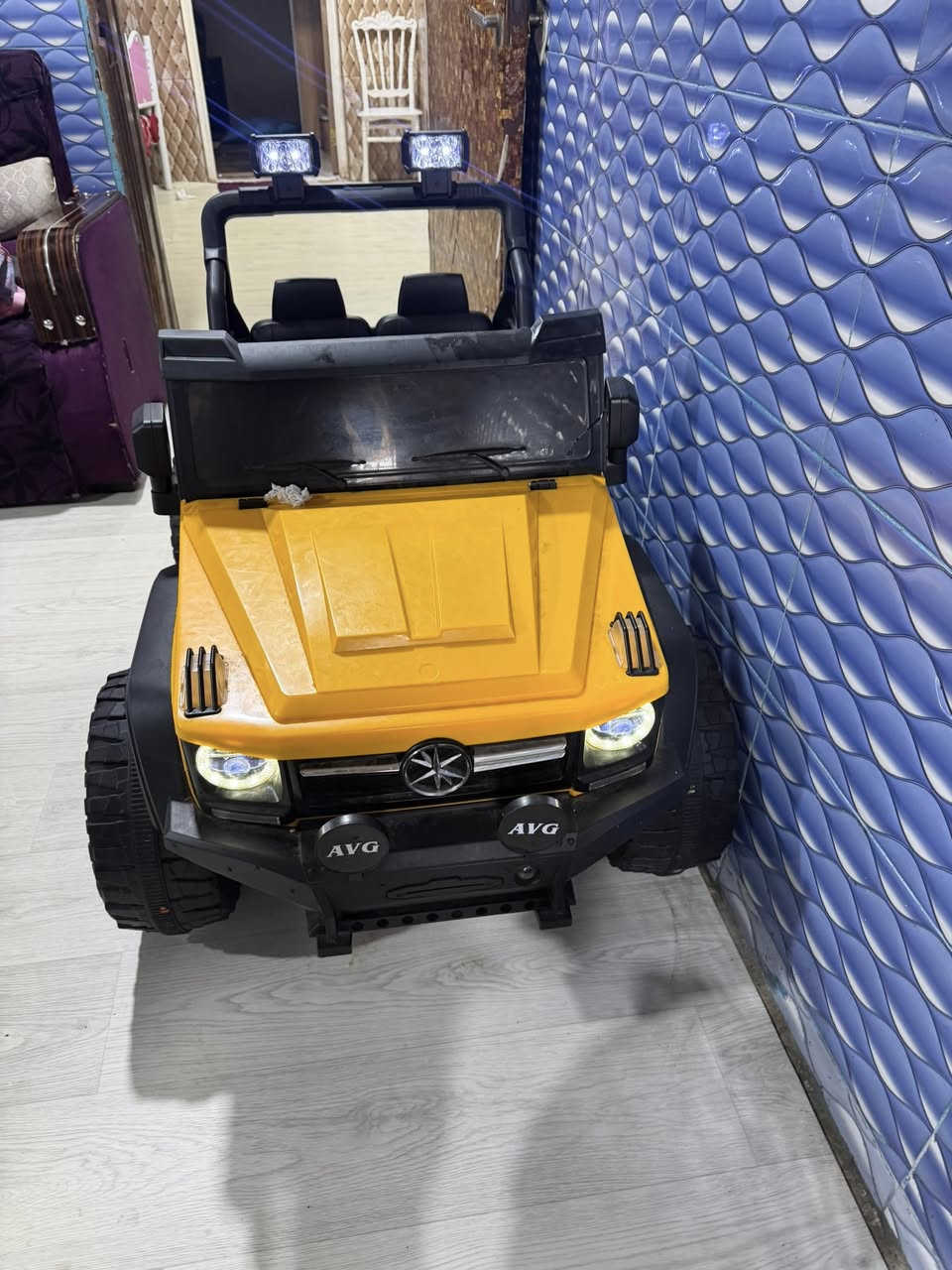 سيارة شحن تحكم يدوي ورمونتبطارية ليثيوم الابله شارع النجدة  للبيع السعر ٢٠٠ وبها مجال للاستفسار الاتصال علئ صاحب السيارة ***********
