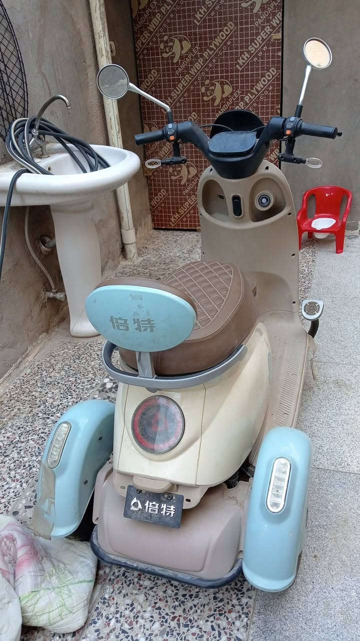 متاح دراجه شحن ماشيه شي قليل ثلاث عجلات
ترهم للمعوقين ترهم للسوك
س ع ر ٩٠٠ وبيهه مجال شي بسيط
***********
