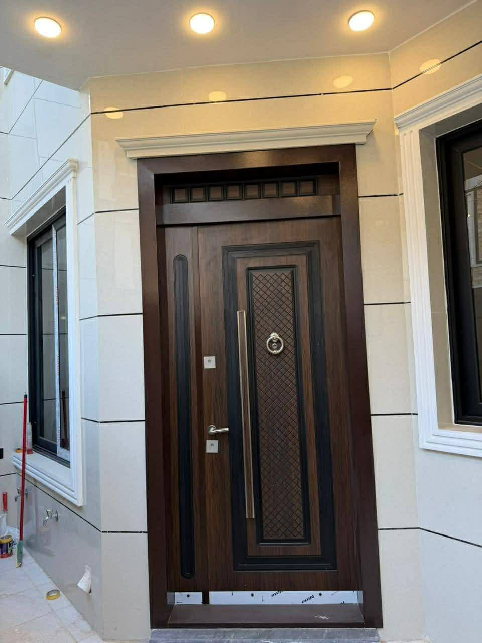 بسم الله ماشاءالله
🏠#دار_للبيع   100متر واجهيه 6،25متر نزال 16متر
  طابقين   بناء حديث وتصميم متكامل ✨️

يحتوي البيت. ع[3غرف نوم -استقبال -صحيات عدد 2- صالة- ومطبخ] البيت شغل درجة اولى 

مع الخدمات[ماي-كهرباء-تبليط]✨️

🔴ملاحضه البيت جاهز للسكن 🔑

⬅️نوع العقار  طابو زراعي سند 25 اقرار محكمه 

⬅️العنوان #بغداد_الدوره_البوعيثه   
       مجمع الامل 
🔴للاستفسار  خاص او الاتصال ع  الرقم 
☎️***********
