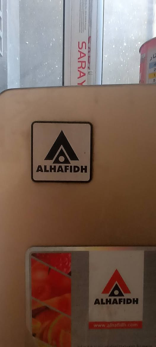 السلام عليكم ثلاجه الحافظ جديده ونضيف بيه ضمان السعر225 الف وبيه مجال للطيبن للتواصل على الرقم ما اتوجد خاص الرقم 
***********ثلاجه كدام عينيك نضيفه
