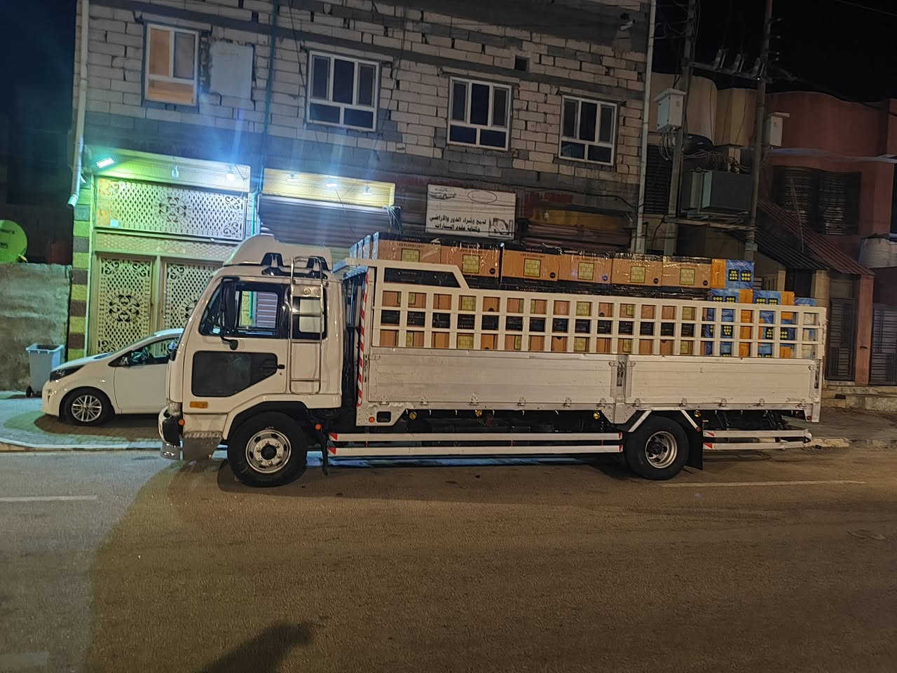 اسلام عليكم سياره ميسان طول 6وربع بلاد شاصي عريض مكينه 12سوبر لا بخار ولا تنقيص مكينه ستندر  موديل 95العلوان البصره رقم ***********
