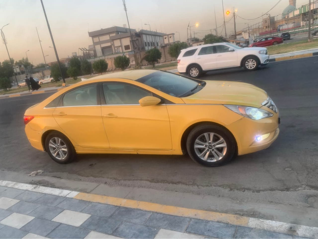السلام عليكم 
سوناتا ١٣ للبيع او مراوس 
وارد امريكي حادثها بنيد وجاملغ ايسر
مكينة ٢٤٠٠ جي دي اي مكفول من تنقيص وتبخير
منضومة تبريد جديدة ومكفوله
داخلها عسلي ونضيف
تدفئة سياره جاهزة +تدفئة كشنات
منضومة زنون بلادي مايحاسب عليها المرور
جواها تخم تايرات جدد 
بلكات مجاول نوزلات عبوة فيت بم كله جديد
عوزها بس صدر سياره وصبغة لين بيها طخطخات 
(قماره بيها كم رصعة مال حالوب ) 
السياره بسمي شرط تحويل رقمها بابل 
ترهم مراوس حسب القناعة
***********
وتساب وشريحة فاعلة بغداد, العراق

