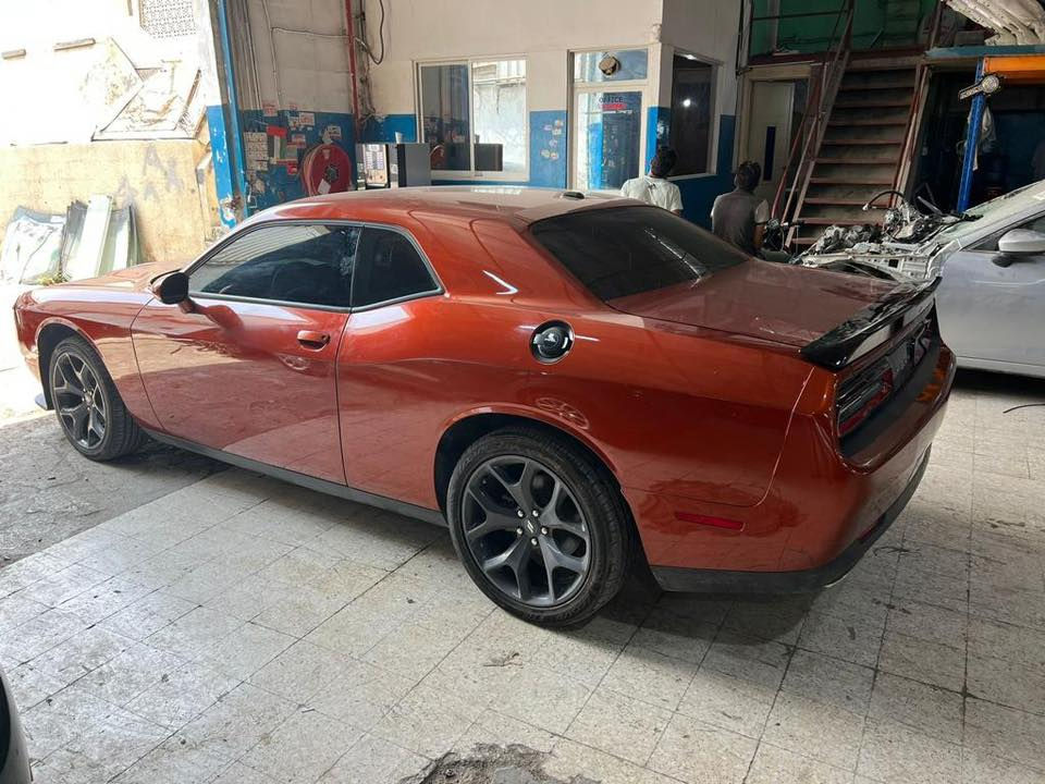 Dodge Challenger 2020 SXT
مستعجل ع البيع 139 ورقه وخواتها اغلى
رقم بصرة بأسمي تحويل ثاني يوم
ماشيه 88 الف
شغل الكشنات كنتاره جلد وشامو بلون السياره 
درگه SRT كاربون ڤايبر 
لون مشمشي مميز جداً 
بيها قطعتين تبديل وقطعة صبغ 
رقم الشاصي 2C3CDZAG4LH240125
للاستفسار ***********
